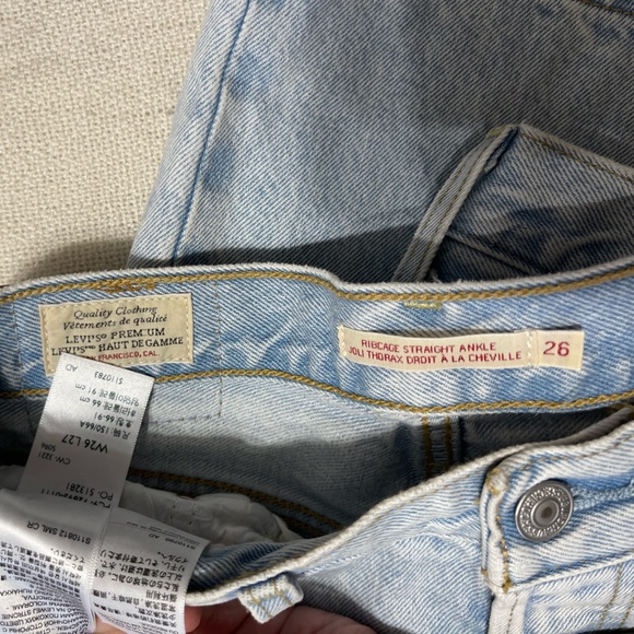 Levi’s Ribcage Straight - Picture 5 of 8